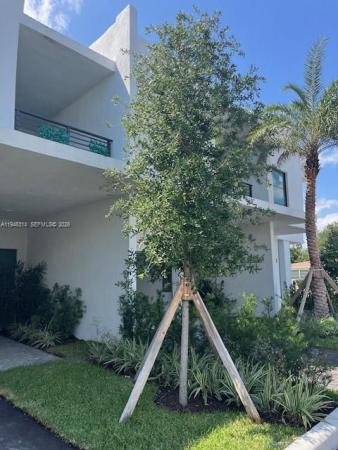 Hollywood Little Ranches, 2526 Pierce St, Hollywood, Florida 33020, image 2