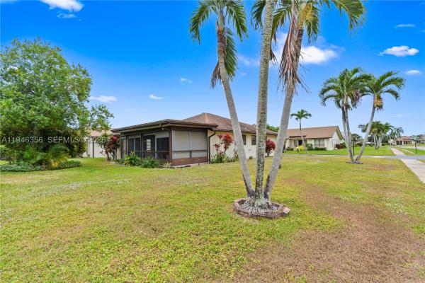 Buttonwood, 6109 Ambertree Ln, Greenacres, Florida 33463, image 3