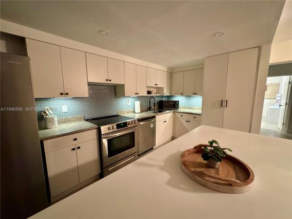 Catalonia Lake Villas, 14293 SW 62nd St, Kendale Lakes, Florida 33183, image 1