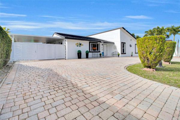 Superior Homes, 42 NW 132nd Pl, Tamiami, Florida 33182, image 2