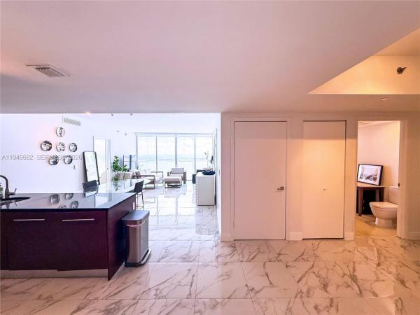 Icon Brickell Tower 1, 465 Brickell Ave #5505, Miami, Florida 33131, image 2