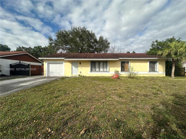 Country Lake Manors, 5965 NW 200th St, Hialeah, Florida 33015, image 1