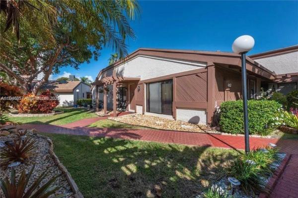 Harbourwood Villas, 601 Leslie Dr, Hallandale Beach, Florida 33009, image 1