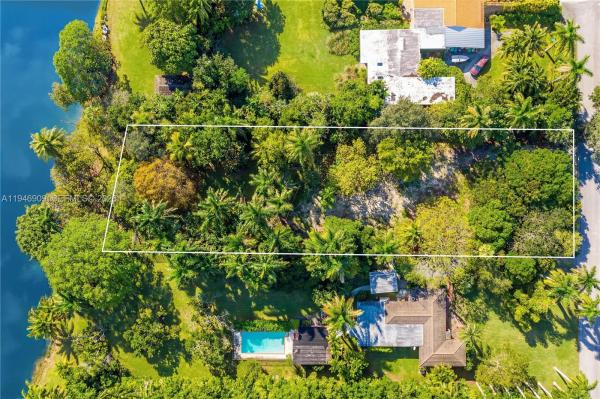 Snapper Creek Groves, 6366 SW 85th St, Glenvar Heights, Florida 33143, image 3
