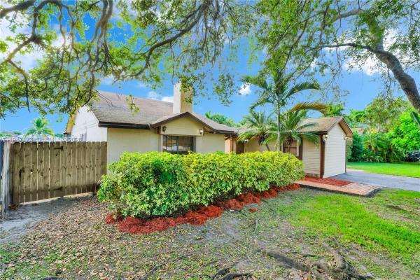 Richmond West No HOA, 15512 SW 142nd Ct, Richmond West, Florida 33177, image 2