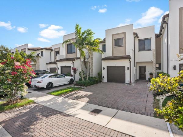 Paseos At Via Ventura, 544 NE 206th Ln, Ives Estates, Florida 33179, image 3
