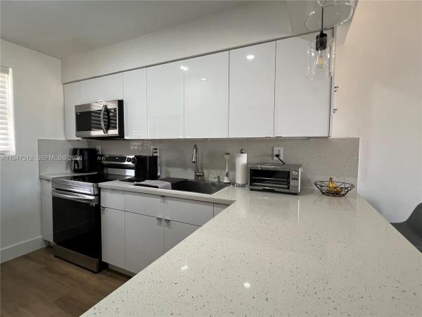 8425 NW 8th St #406, Unincorporated Dade County, Florida 33126, image 1