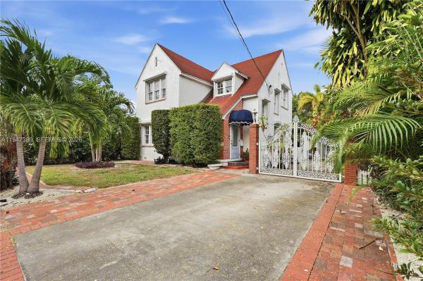 Beacom Manor, 2533 SW 5th St, Miami, Florida 33135, image 2