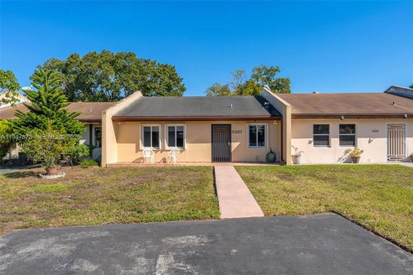 Bent Tree South, 5307 SW 140th Pl, Kendale Lakes, Florida 33175, image 1