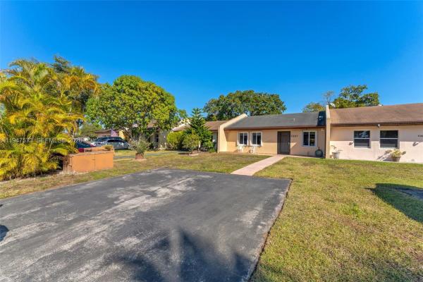 Bent Tree South, 5307 SW 140th Pl, Kendale Lakes, Florida 33175, image 3