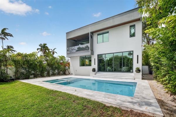 Pinewood Place, 604 SW 7th St, Fort Lauderdale, Florida 33315, image 1