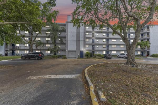 Lakeshore At University Park, 8560 N Sherman Cir #208, Miramar, Florida 33025, image 1