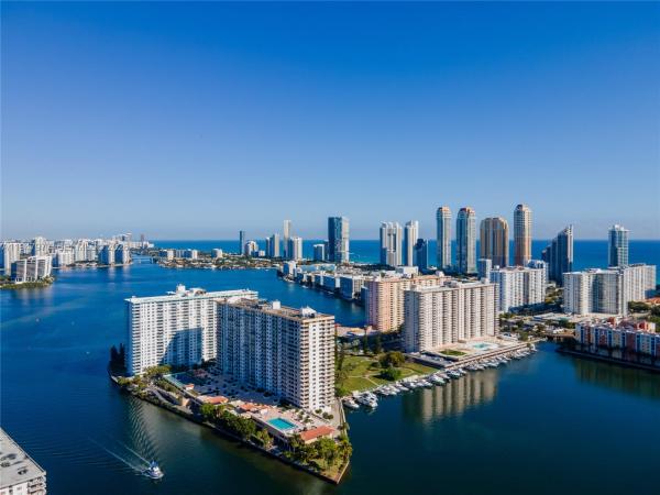 Winston Towers 700, 290 174th St #318, Sunny Isles Beach, Florida 33160, image 1