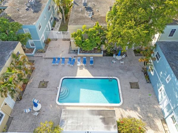 Garden Isle Villas, 320 SE 10th Ave #D, Pompano Beach, Florida 33060, image 2