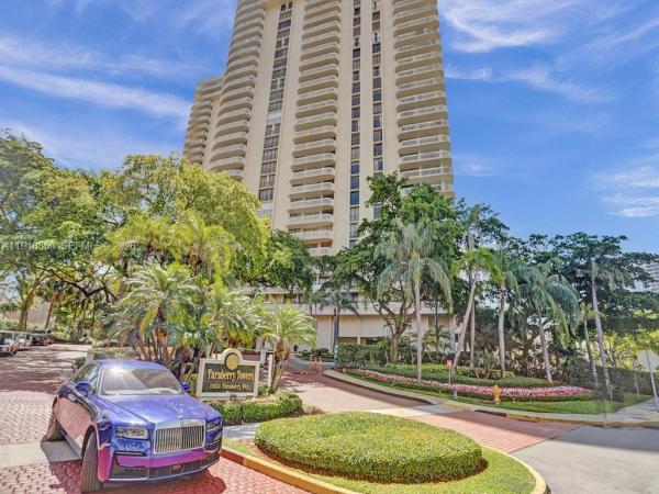 Turnberry Towers, 19355 Turnberry Way #8L, Aventura, Florida 33180, image 1