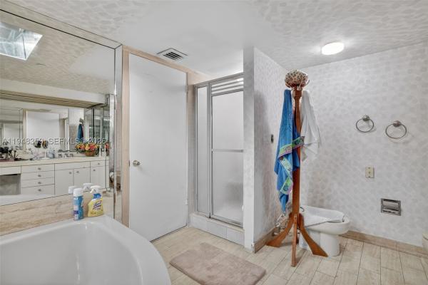 Turnberry Towers, 19355 Turnberry Way #8L, Aventura, Florida 33180, image 3