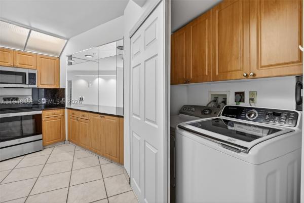 Hamptons West, 20281 E Country Club Dr #405, Aventura, Florida 33180, image 2