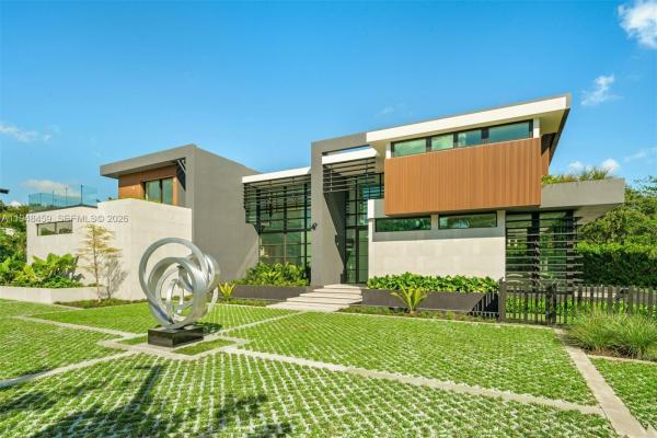 Villa Erika, 5845 SW 130th Ter, Pinecrest, Florida 33156, image 1