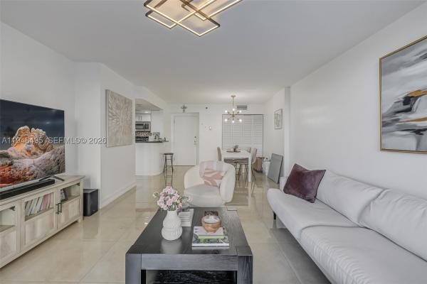 Isola, 770 Claughton Island Dr #409, Miami, Florida 33131, image 2