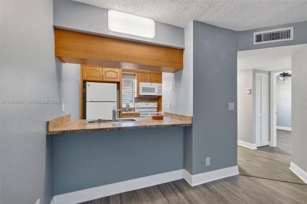 908 Twin Lakes Dr #8-C, Coral Springs, Florida 33071, image 1