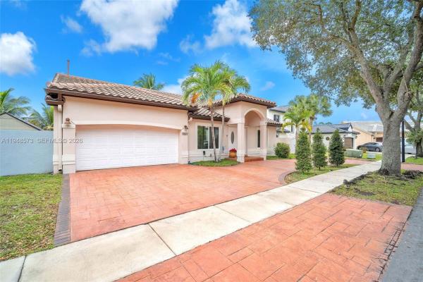 Lakes On The Green Gwendolyn, 19211 NW 88th Ct, Hialeah, Florida 33018, image 2