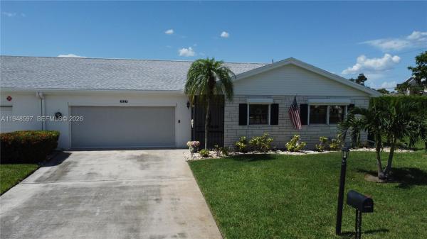 1527 Edgewater Cir, Fort Myers, Florida 33919, image 1