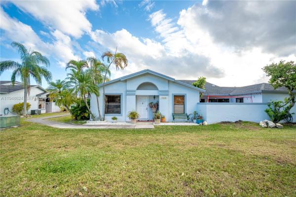 Westwind Lakes Garden Homes, 15235 SW 64th Ter #9-35, Kendall West, Florida 33193, image 1