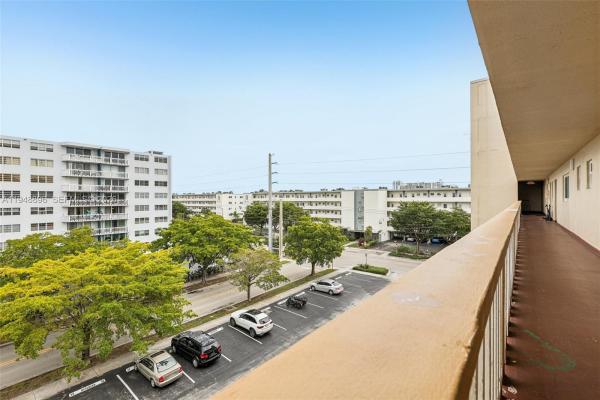 Meadowbrook Towers, 319 NE 14th Ave #501, Hallandale Beach, Florida 33009, image 2