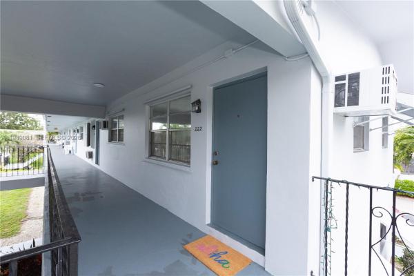 Pembroke House, 7401 Pines Blvd #222, Pembroke Pines, Florida 33024, image 1