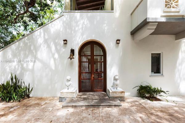 Sunshine Vistas, 4191 Lybyer Ave, Miami, Florida 33133, image 2