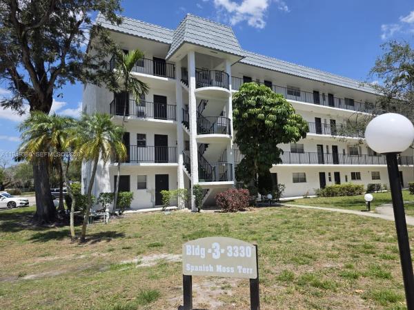 The Lakes Of Inverrary, 3330 Spanish Moss Ter #311, Lauderhill, Florida 33319, image 2