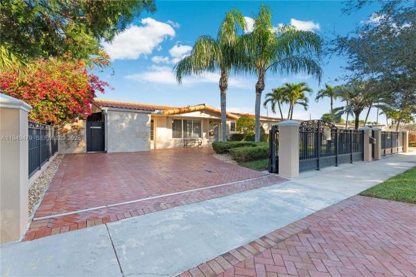 Coral Gardens, 9461 SW 31st Ter, Westchester, Florida 33165, image 2