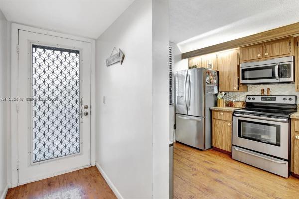 Whitehall Of Pine Island Ridge, 1532 Whitehall Dr #202, Davie, Florida 33324, image 2