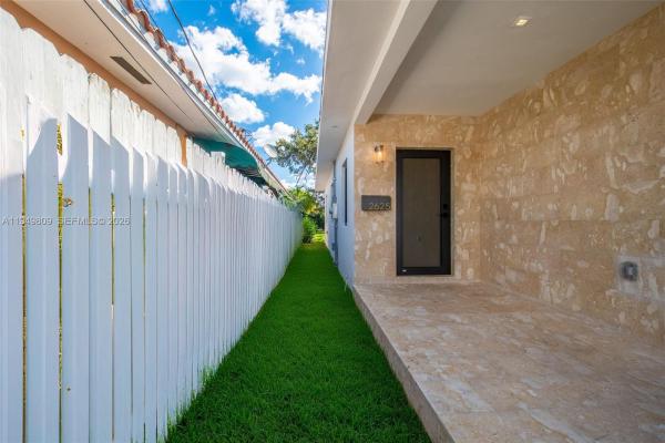 Silver Bluff Homesites, 2625 SW 32nd Ct, Miami, Florida 33133, image 1