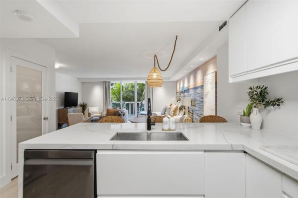 Roney Palace, 2301 Collins Ave #329, Miami Beach, Florida 33139, image 2