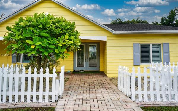 Century Royal Homes, 19280 SW 304th St, Redland, Florida 33030, image 2