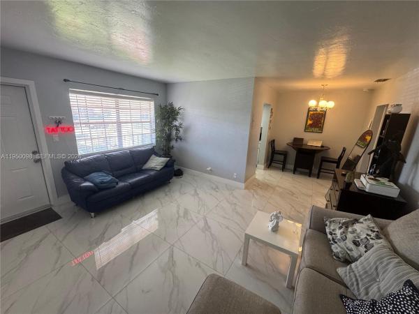 Dell Manor, 1825 Cleveland St #15, Hollywood, Florida 33020, image 2