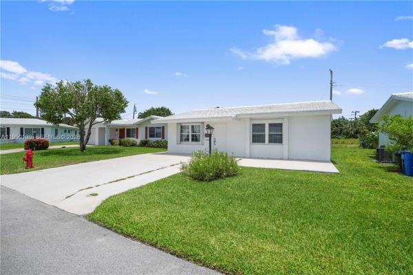 Palm Beach Leisureville, 142 NW 10th Ct, Boynton Beach, Florida 33426, image 2
