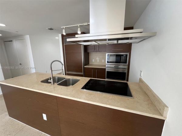 Icon Brickell Tower 2, 495 Brickell Ave #1207, Miami, Florida 33131, image 1