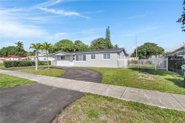 Sierra Mirada, 911 NW 200th Ter, Miami Gardens, Florida 33169, image 3