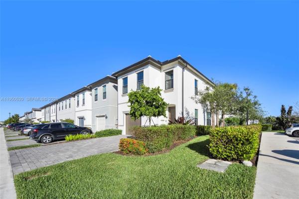 Oak Tree, 2121 S Appleton Cir S, Oakland Park, Florida 33309, image 2