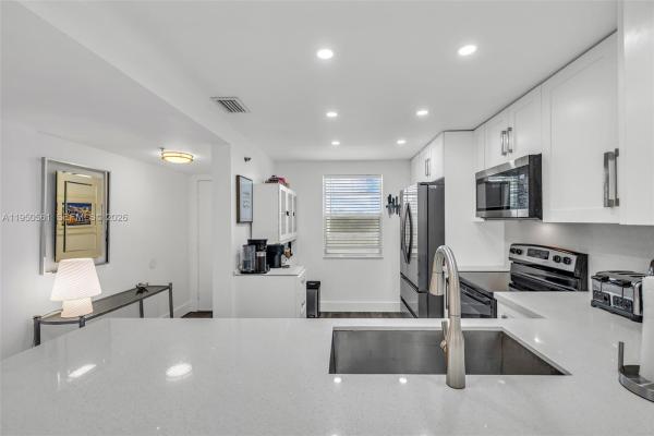 18th Hole At Inverrary, 3910 Inverrary Blvd #503-B, Lauderhill, Florida 33319, image 1