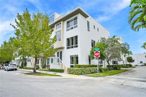 Landmark At Doral, 6611 NW 105th Ave, Doral, Florida 33178, image 2