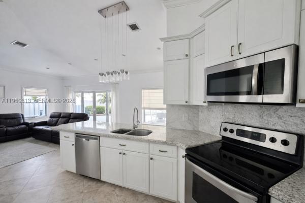 Avalon, 10505 SW 19th St, Miramar, Florida 33025, image 2