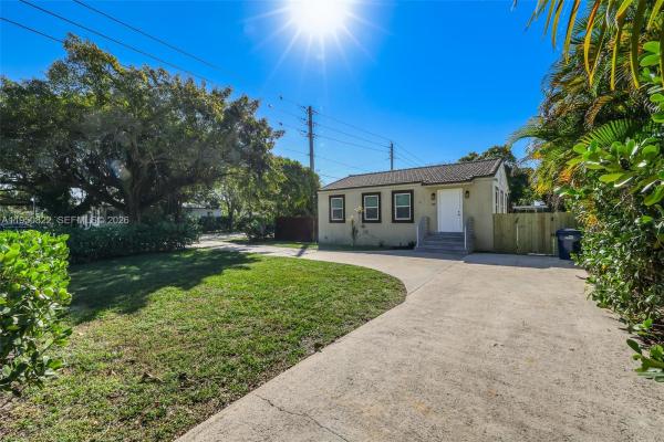 Country Club Estates, 200 Carlisle Dr, Miami Springs, Florida 33166, image 3