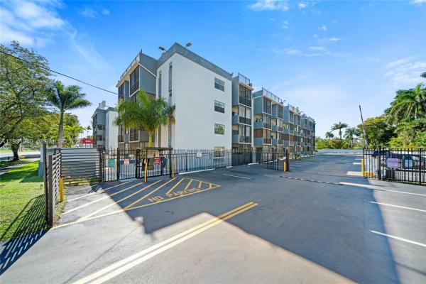 Brookview, 13500 NE 3rd Ct #325, North Miami, Florida 33161, image 3