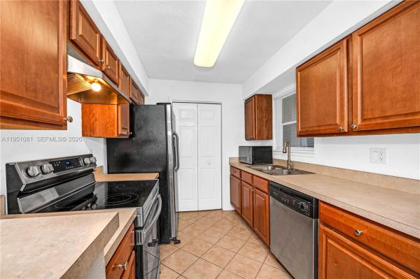 Savannah At Riverside, 833 Riverside Dr #811, Coral Springs, Florida 33071, image 2