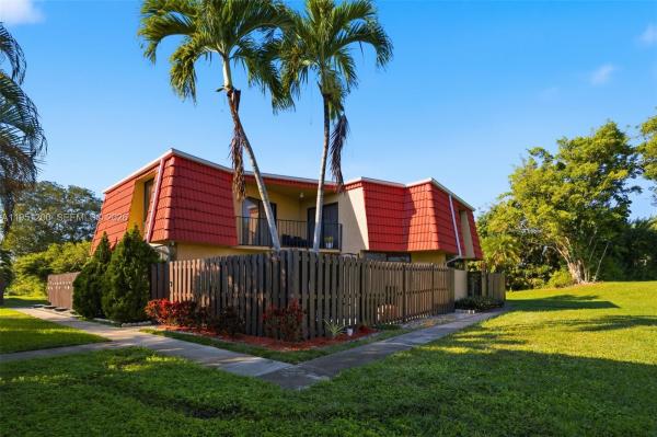 Banyan Lake, 23024 Oxford Pl #C, Boca Raton, Florida 33433, image 2