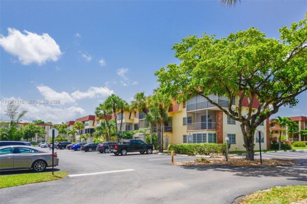 Lauderdale Oaks, 3071 NW 47th Ter #321, Lauderdale Lakes, Florida 33313, image 2