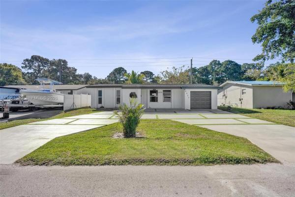 The Knolls, 8436 Southampton Dr, Miramar, Florida 33025, image 2